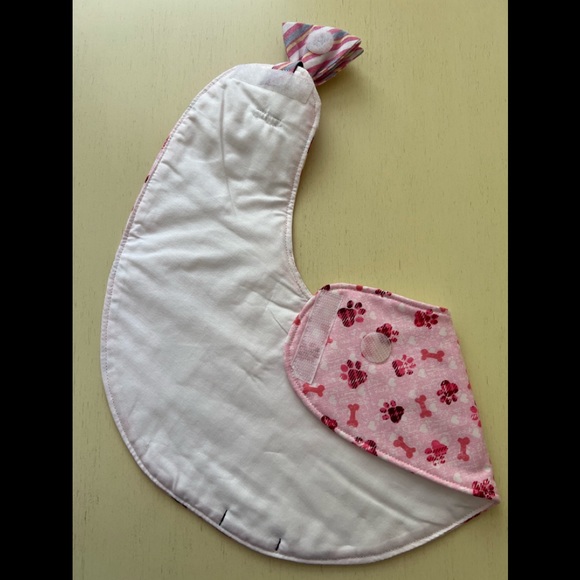 BOWTIE CAPES - Picture 5 of 5